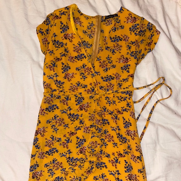 COPY - Yellow wrap mini dress - Picture 1 of 2